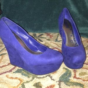 Blue faux suede wedge.